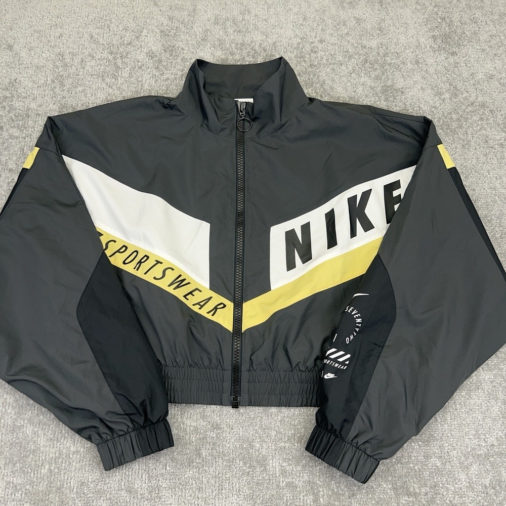 NIKE Women's Woven Black Gold Street Jacket Loose Cropped Black Gold HF5956-070